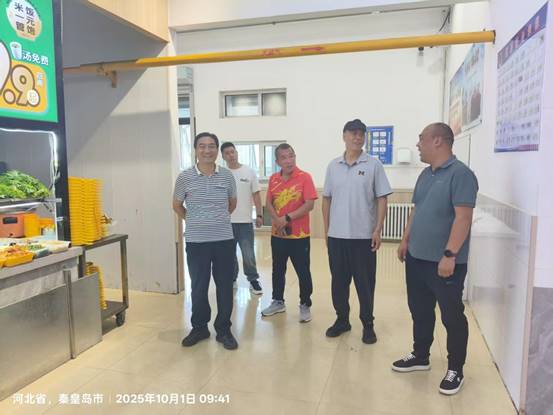 温暖慰问鼓干劲 深情关怀暖人心 校领导国庆节期间亲切慰问在岗员工